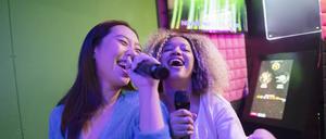 Keine Angst vorm Mikrofon: Zehn Tipps für einen rauschenden Karaoke-Abend.