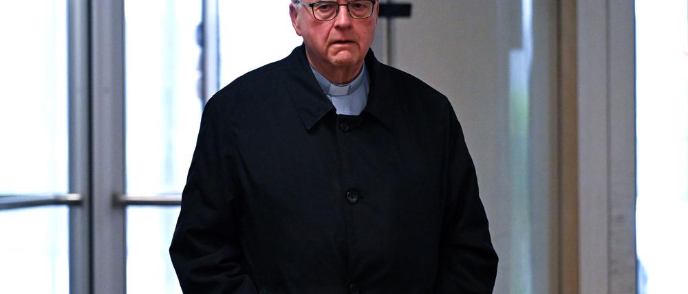 Der Erzbischof Heiner Koch hat als Zeuge vor dem Landgericht Köln ausgesagt, den späteren Missbrauchstäter nur flüchtig gekannt zu haben.