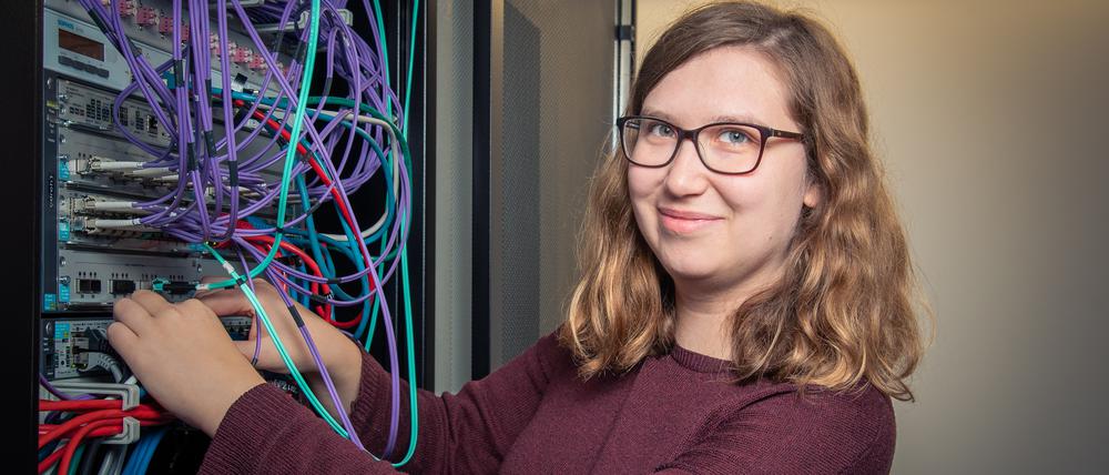 Milena Knauthe (23 Jahre) ist Auszubildende im zweiten Lehrjahr zur Fachinformatikerin für Systemintegration bei der Berlin.Industrial.Group.