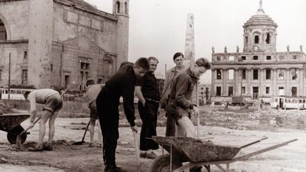 Nach dem Kriegsende 1945 war Potsdams Mitte ein Trümmerfeld. Undatiertes Foto vom Alten Markt.