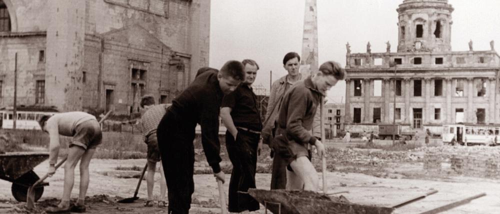 Nach dem Kriegsende 1945 war Potsdams Mitte ein Trümmerfeld. Undatiertes Foto vom Alten Markt.