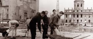 Nach dem Kriegsende 1945 war Potsdams Mitte ein Trümmerfeld. Undatiertes Foto vom Alten Markt.