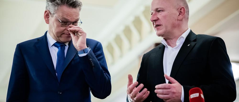 Berlins Regierender Bürgermeister Kai Wegner (CDU, rechts) war mit dem Senat zu Gast beim Bezirksbürgermeister von Tempelhof-Schöneberg, Jan Oltmann (Grüne). 