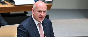 Berlins Regierender Bürgermeister Kai Wegner (CDU) will die Verwaltungsreform am Dienstag im Senat beschließen. (Archivfoto)