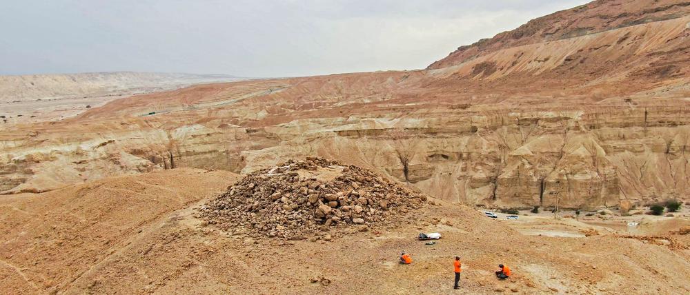 Israelische Forscher haben in der Nähe des Toten Meers eine riesige pyramidenartige Struktur entdeckt.
