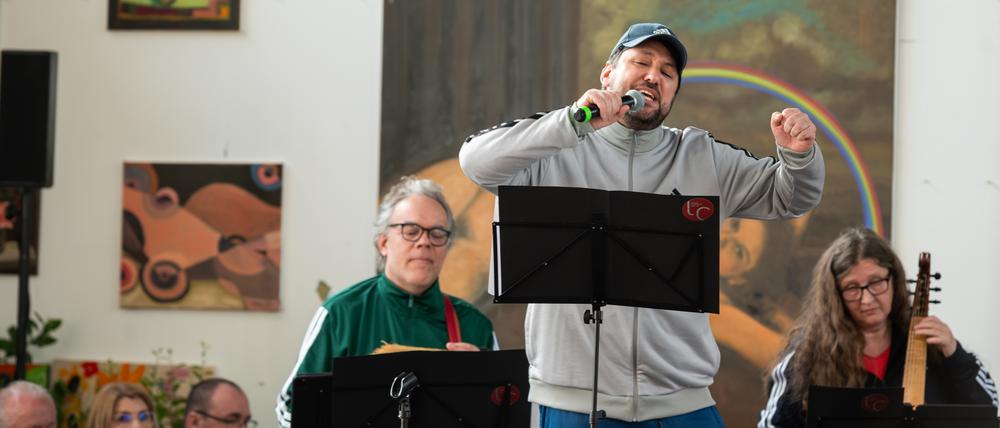 Der Dramaturg Dichter Christian Filips mit Mitgliedern der lautten compagney.