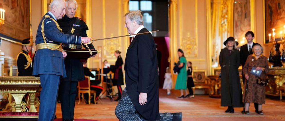 Fry erhielt den Ritterschlag für sein Engagement um psychiche Gesundheit. 