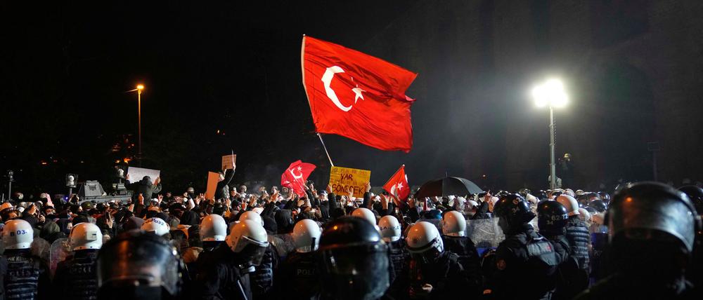 Seit knapp einer Woche gehen Menschen in der Türkei Verboten zum Trotz auf die Straße. (Archivbild)