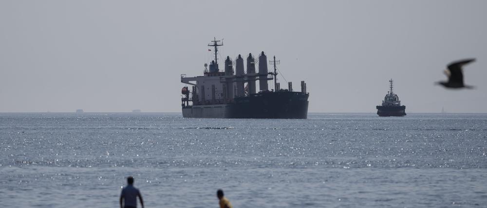 Frachter auf dem schwarzen Meer.