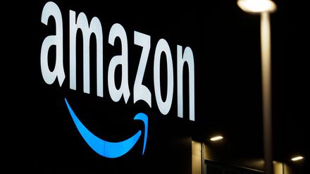Amazon setzt beim Vorgehen gegen Fälschungen zunehmend auf den Einsatz Künstlicher Intelligenz. (Archivbild)