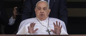 Papst Franziskus ist auf dem Weg der Besserung.