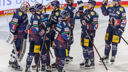 Nach dem überzeugenden Sieg im entscheidenden Spiel gegen Straubing gehen die Eisbären Berlin selbstbewusst ins Halbfinale der DEL.