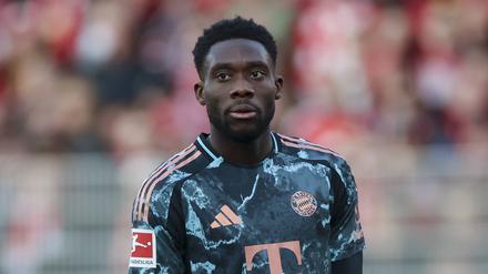 Alphonso Davies hat sich im Länderspiel mit Kanada schwer verletzt.