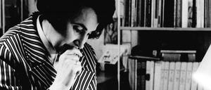 Gisela Heller an ihrer Schreibmaschine, um 1970.
