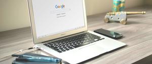 Allgegenwärtig: Mit seiner Suchmaschinenfunktion dominiert Google seit einem Vierteljahrhundert, das Nutzungsverhalten im Internet.