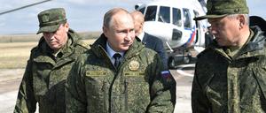 Wladimir Putin im Jahr 2019 mit Generalstabschef Waleri Gerassimow und dem damaligen Verteidigungsminister Sergej Schoigu bei einer Militärübung. Ist das Baltikum sein nächstes Ziel?