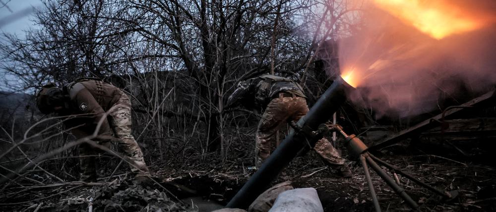 Ukrainische Soldaten an der Front in Donezk. Im vergangenen Sommer wurde dort ein Frontdurchbruch der Russen befürchtet – doch er blieb aus. 