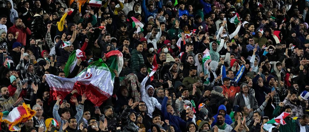 Iran bejubelt die WM-Teilnahme und testet gegen Russland.
