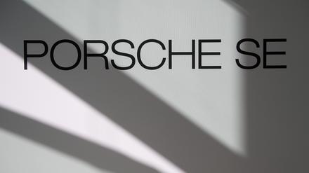  Logo der Porsche SE.