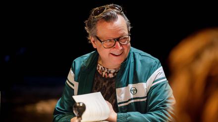 Probenfoto: "Warten auf Godot" von Samuel Beckett, Regie: Luk Perceval Probenfoto "Warten auf Godot", Berliner Ensemble
Matthias Brandt
© Moritz Haase