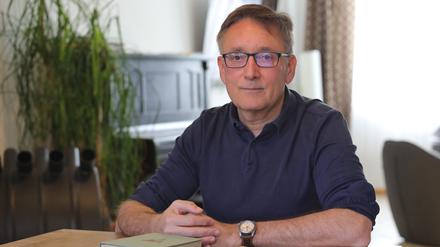 Pete Heuer hat ein Buch über seinen Urgroßvater geschrieben und hat damit ein Familiengeheminis gelüftet: Der Kommunist Albert Hotopp war Geheimkurier der KPD, Bestsellerautor und Opfer des Stalinismus. 