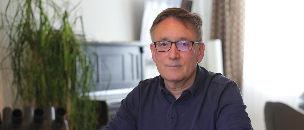 Pete Heuer hat ein Buch über seinen Urgroßvater geschrieben und hat damit ein Familiengeheminis gelüftet: Der Kommunist Albert Hotopp war Geheimkurier der KPD, Bestsellerautor und Opfer des Stalinismus.