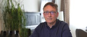 Pete Heuer hat ein Buch über seinen Urgroßvater geschrieben und hat damit ein Familiengeheminis gelüftet: Der Kommunist Albert Hotopp war Geheimkurier der KPD, Bestsellerautor und Opfer des Stalinismus. 