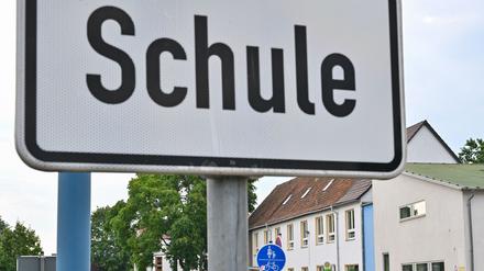 Der Brandenburger Landtag bekennt sich zum Verbot verfassungsfeindlicher Handlungen an Schulen als Konsequenz aus rechtsextremistischen Vorfällen (Archivbild). 