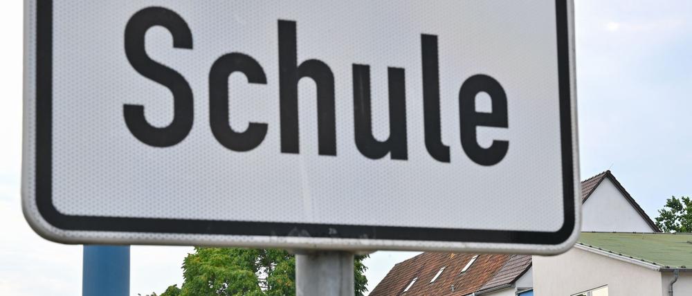 Der Brandenburger Landtag bekennt sich zum Verbot verfassungsfeindlicher Handlungen an Schulen als Konsequenz aus rechtsextremistischen Vorfällen (Archivbild). 