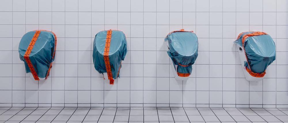 Kaputte Toiletten in Schulgebäuden gehören nicht nur in Berlin für Schülerinnen und Schüler zum Alltag.