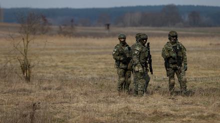 Polnische Grenzsoldaten an der Grenze zu Belarus.