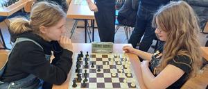 Na, logisch: Die eigenen Optionen prüfen, die Möglichkeiten der Gegnerin abwägen – darauf kam es auch bei der Schulmeisterschaft an.