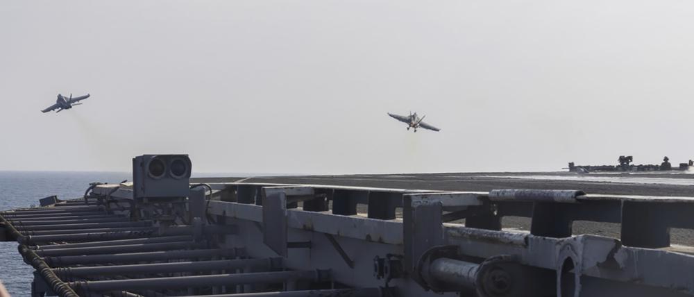 Auf diesem vom U.S. Africa Command zur Verfügung gestellten Foto führt das US-Militär koordinierte Luftangriffe gegen Aktivisten des Islamischen Staates (IS) in Somalia durch. 