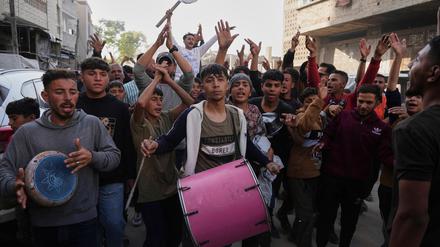 Immer mehr Palästinenser protestieren im Gazastreifen gegen den Krieg. 