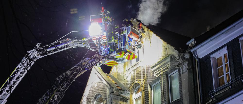 Zwei Menschen starben bei einem Brand in Leverkusen.