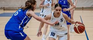 Zum 39. Pfingstturnier der Basketball-Gemeinschaft Zehlendorf (BGZ) wird eine Rekordzahl von teilnehmenden Mannschaften erwartet. Das Turnier, das vom 7. bis 9. Juni 2025 in Berlin-Zehlendorf stattfindet, könnte das größte Basketball-Event Deutschlands werden. Die Bilder zeigen das Pfingstturnier 2024.
