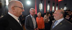 Ministerpräsident Dietmar Woidke, Moderator Günther Jauch und Ron Prosor, Botschafter des Staates Israel, im Filmmuseum Potsdam zum Festakt der Ausstellung „How to Catch a Nazi“.