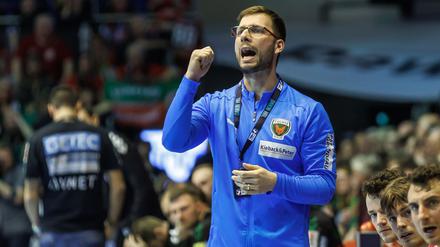 Trotz optimaler Ausgangsposition: Füchse-Trainer Jaron Siewert bremst Erwartungshaltung. 