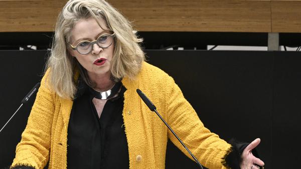 Ute Bonde (CDU), Berliner Senatorin für Mobilität, Verkehr, Klimaschutz und Umwelt, spricht bei der Plenarsitzung im Berliner Abgeordnetenhaus.