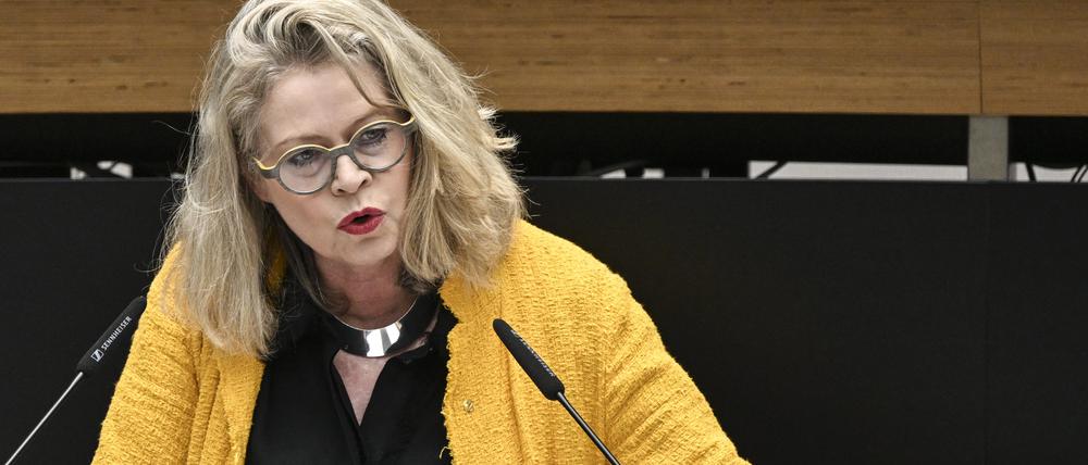 Ute Bonde (CDU), Berliner Senatorin für Mobilität, Verkehr, Klimaschutz und Umwelt, spricht bei der Plenarsitzung im Berliner Abgeordnetenhaus.