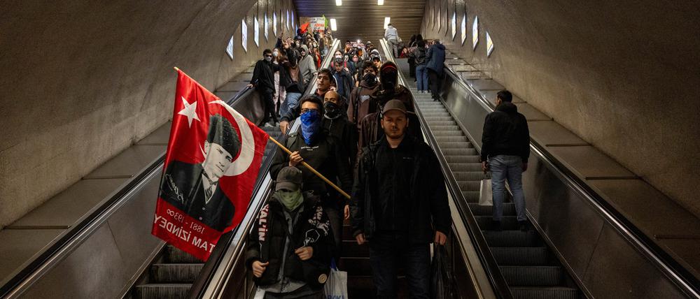 Ab in die Feiertage. Viele Türkinnen und Türken beenden vorerst ihre Proteste.