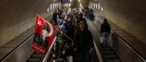Ab in die Feiertage. Viele Türkinnen und Türken beenden vorerst ihre Proteste.