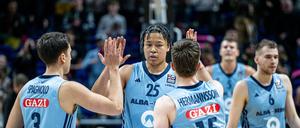 Elias Rapieque (Mitte) hat sich in dieser Saison im Profiteam von Alba etabliert.