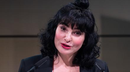 25.03.2025, Berlin: Die Schriftstellerin und Journalistin Mely Kiyak bekommt in der Akademie der Künste (AdK) den Heinrich-Mann-Preis 2025. Foto: Soeren Stache/dpa +++ dpa-Bildfunk +++