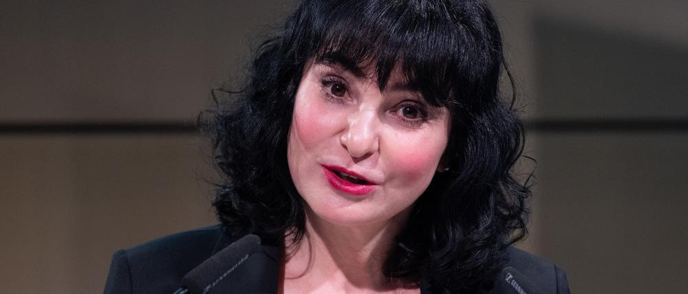 25.03.2025, Berlin: Die Schriftstellerin und Journalistin Mely Kiyak bekommt in der Akademie der Künste (AdK) den Heinrich-Mann-Preis 2025. Foto: Soeren Stache/dpa +++ dpa-Bildfunk +++