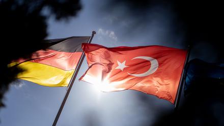 Die Türkische Flagge spielt im Konsulatsunterricht eine zentrale Rolle. 