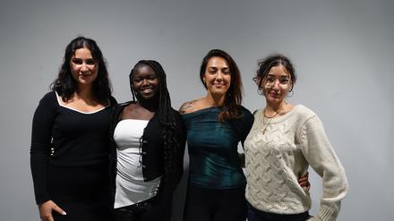 Merve Ayan, Ana Rebeca Ca Bailo, Fidan Sirin und Teref Salih vom Jugendclub JKW Grenzallee.