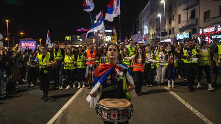 Zehntausende Menschen aus dem ganzen Land nehmen an den Protesten teil, die von Studierenden getragen werden. 