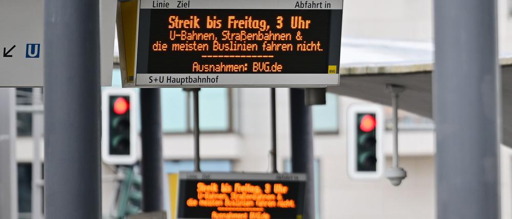 Am frühen Morgen endete der Warnstreik bei der BVG. (Archivbild)