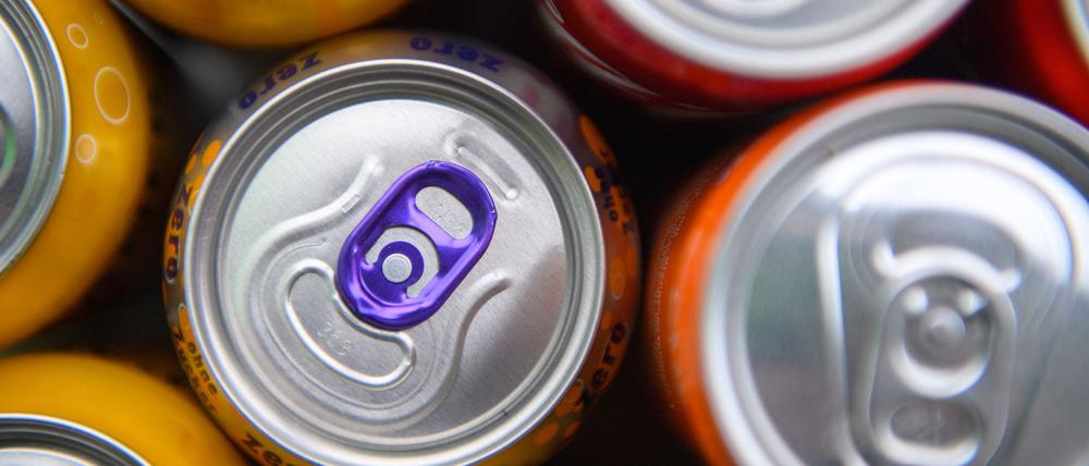 Die Zahl der verkauften Dosen brach mit der Einführung des Dosenpfands 2003 ein. (Symbolbild)